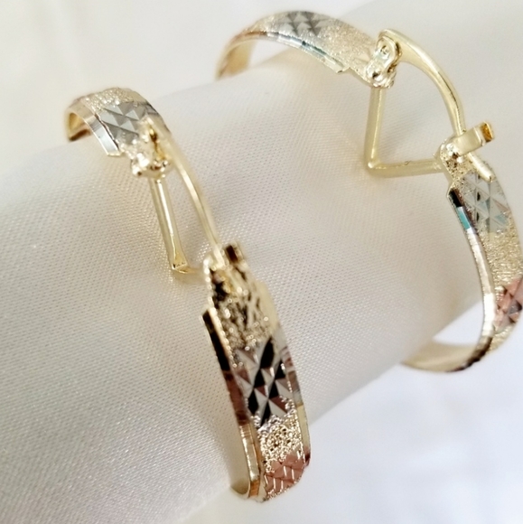 Tricolor diamond cut hoops gold overlay. New - Picture 3 of 7